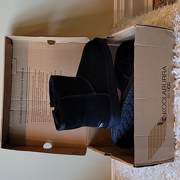 Koolaburra by UGG K Koola Mini black short 6" boots Youth size 3 - Picture 2 of 7